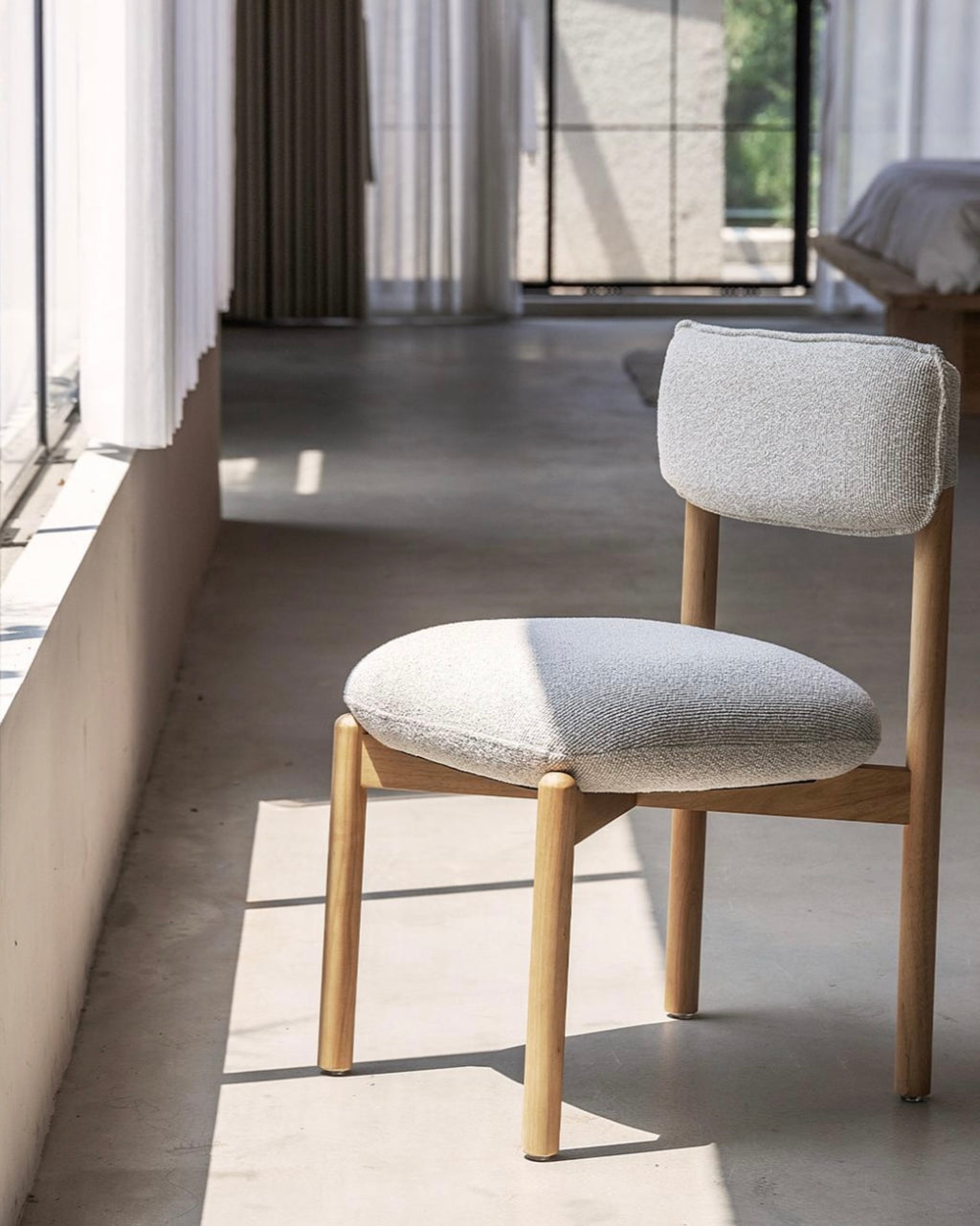 Chaise MIRA – Design Minimaliste & Confort Moderne