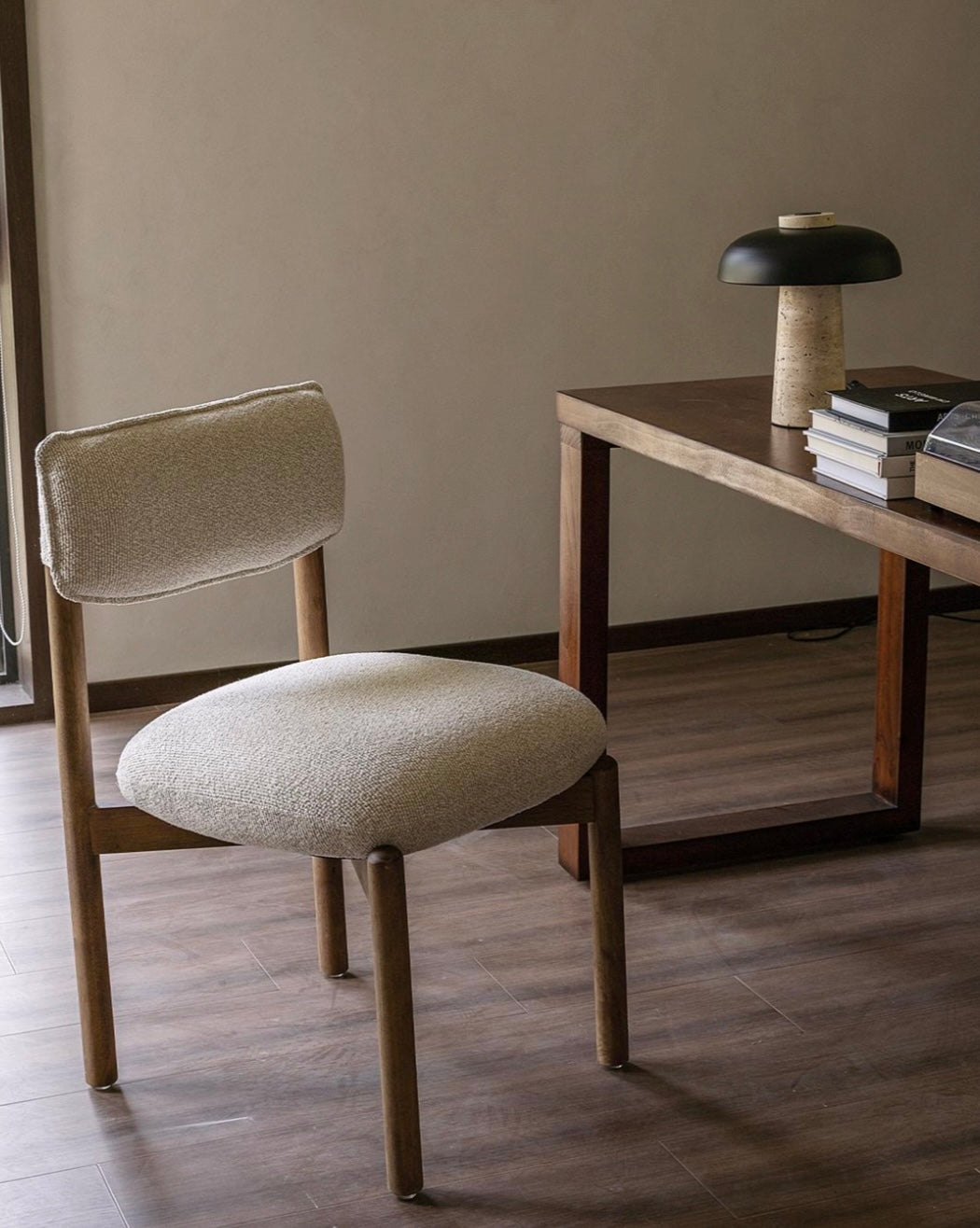 Chaise MIRA – Design Minimaliste & Confort Moderne