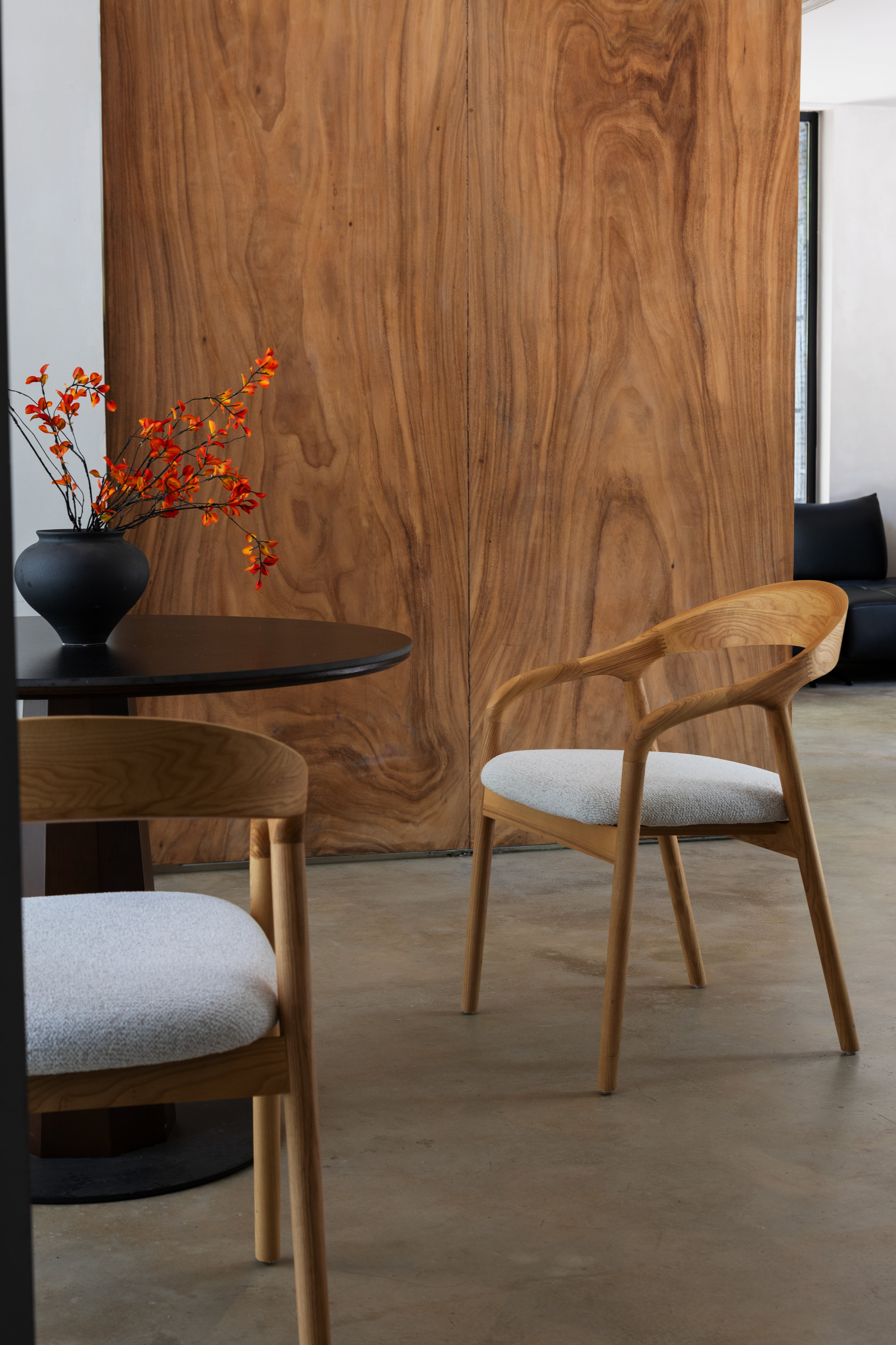 Chaise LUNA – Design Élégant & Courbes Enveloppantes