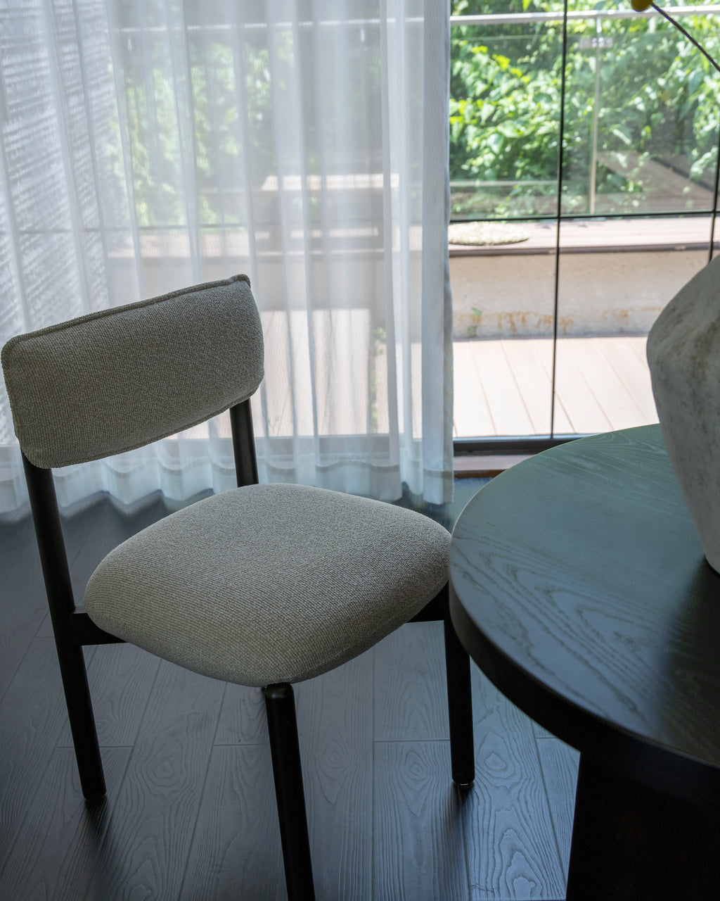 Chaise MIRA – Design Minimaliste & Confort Moderne