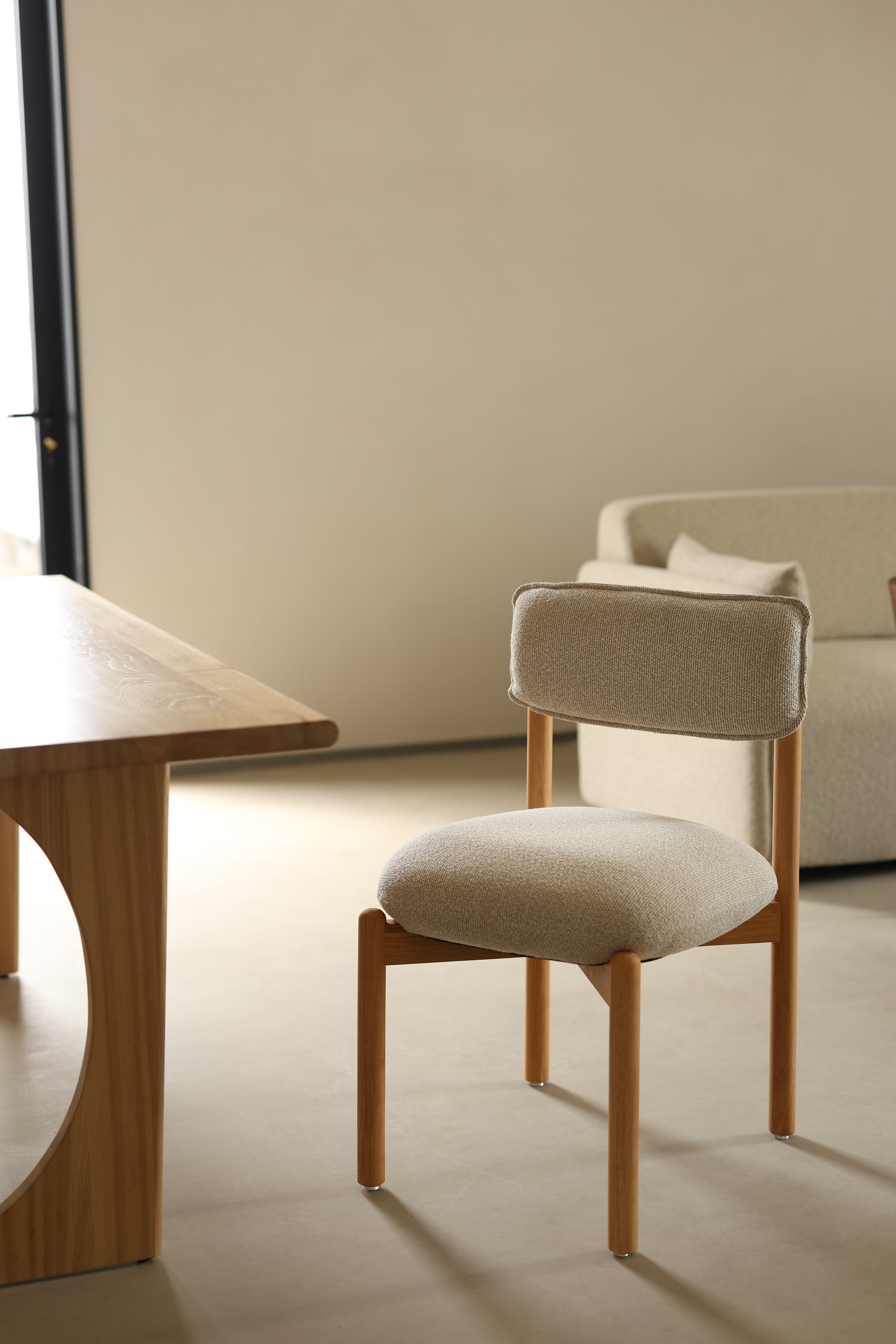 Chaise MIRA – Design Minimaliste & Confort Moderne